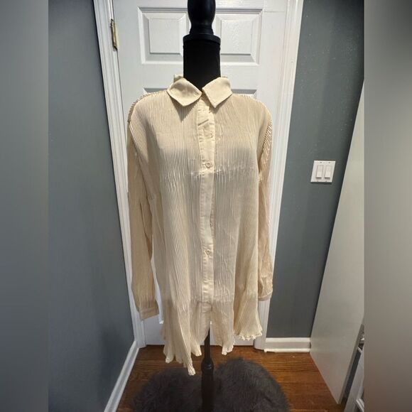 Cream Plisse Button Front Oversized Shirt in US size 10 and 12 - Picture 3 of 7
